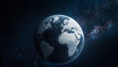 Erde im All: Kontinente kühl, klar und detailreich.